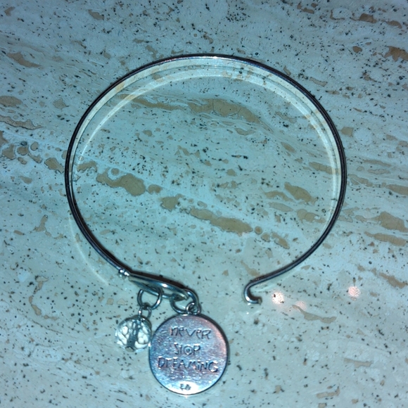 Beautiful Disney bracelet - Picture 7 of 10